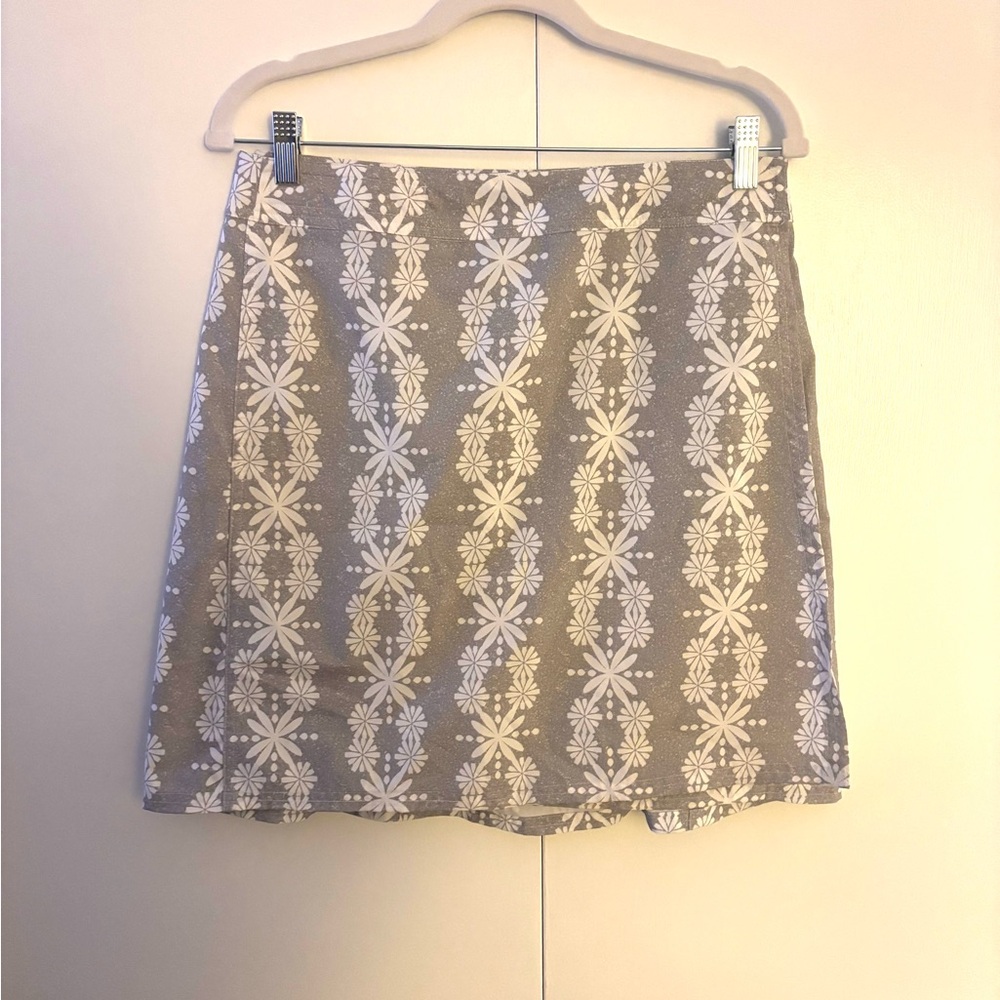 RipSkirt Hawaii Length 2 Wrap Skirt Gray Floral Dahlia Medium EUC